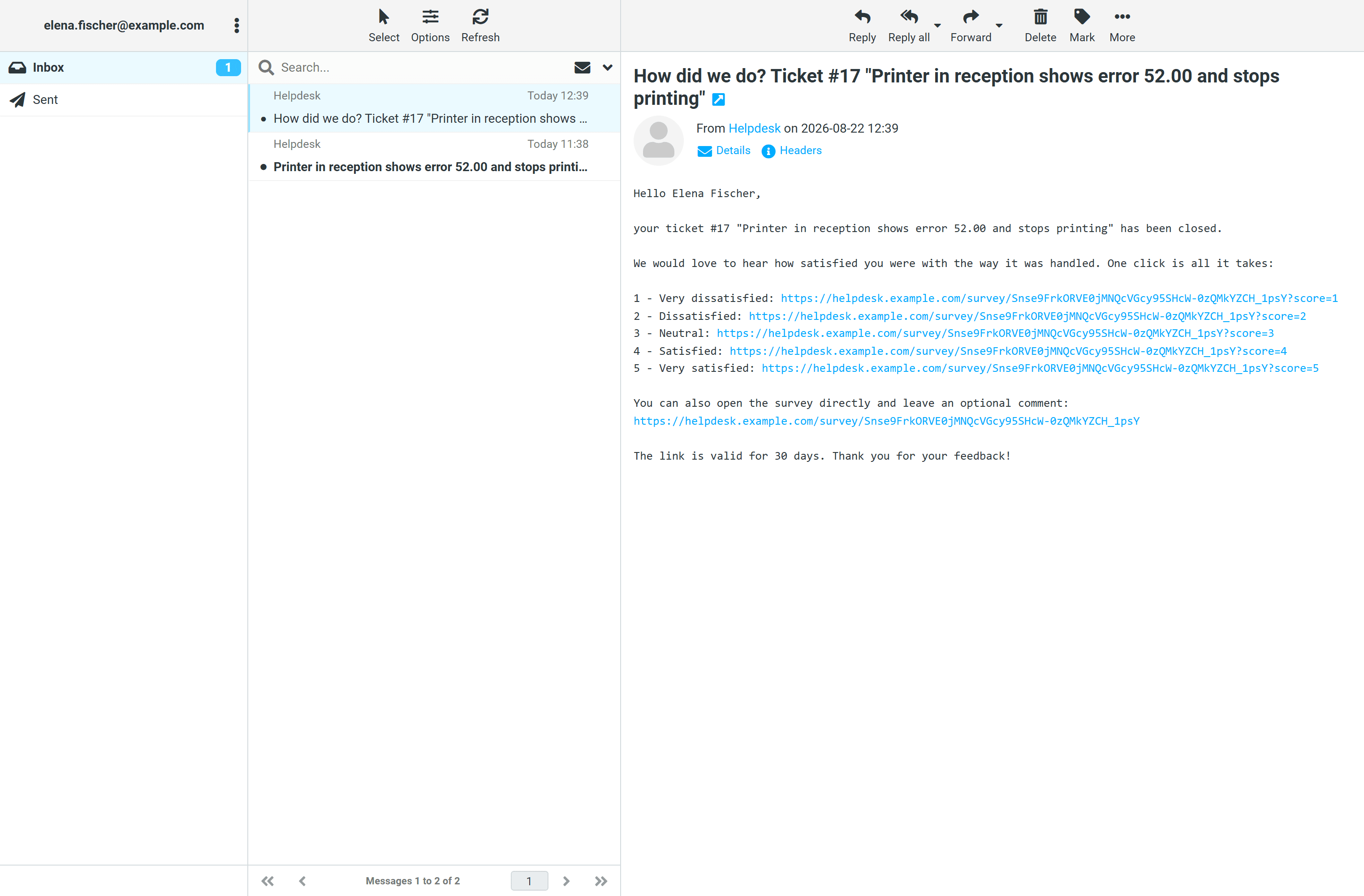 E-mail s průzkumem ve schránce zákazníka s pěti hvězdičkovými řádky a s odkazem na stránku průzkumu.