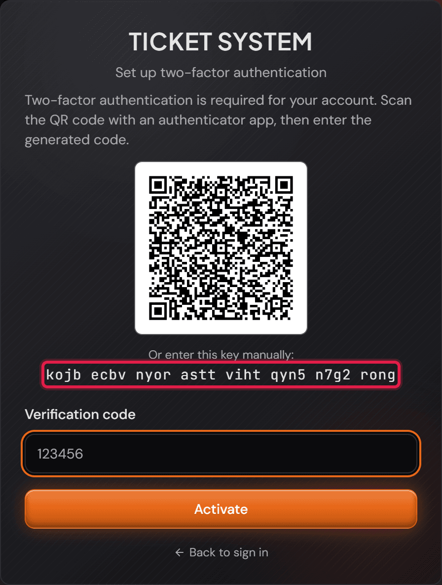 La schermata di configurazione con un codice QR, una chiave da scrivere e il campo per il primo codice.